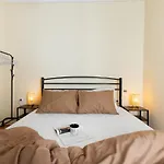 Center 3br Retreat *