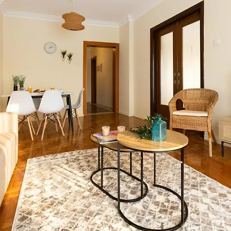 Center 3br Retreat Daire